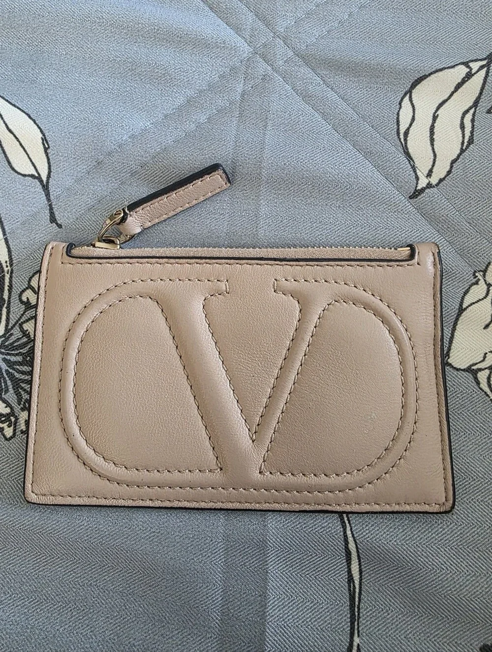 Valentino Garavani VLogo Walk Zip Beige Calfskin Leather Card Holder